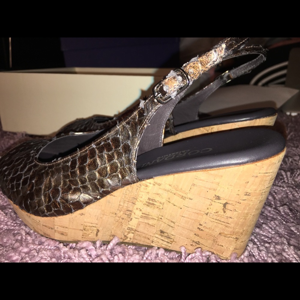 Cordani gold scales wedges with strap women’s 8.5